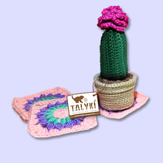 Cactus y portavasos tejidos. Tejidos decorativos en crochet. Talykí Taller de Tejidos y diseño textil