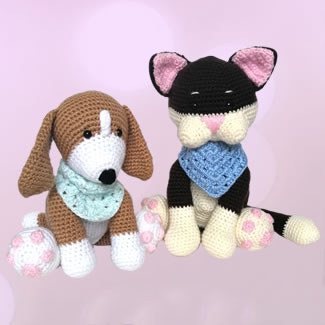 Perro y gato tejidos. Muñecos tejdos personalizados. Talykí Taller de Tejidos y diseño textil