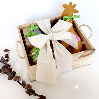 Kit de regalo, cumpleñaos, matrimonio, novios, regalos para nocios, regalos para mamá, regalos para toda ocasión, regalos diferentes, regalos originales, muñecos tejidos, muñecos en tela, hecho a mano, virgen maría, pesebres, tortas artesanales, velas, velas aromáticas, velas artesanales, caja de regalo, denarios, muñecos de compañía, muñecos de apego, emociones, ansiedad, amor, amor propio, regalos de navidad, recordatorios, regalos baby shower, regalos primera comunión, regalos religiosos, regalos católicos, detalles, obsequios, detalles especiales, personalizados. Talykí Tienda de regalos, tejidos y textil. toys, gifts, candles, cakes.