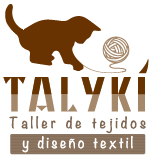 Talykí Taller de Tejidos y diseño textil, tejidos en lana, hilo, trapillo y lencería country para el hogar, diseño textil, confección de camisas a medida, duvet para cama, cubrelechos, pantalones y chaquetas a medida. Amigurumis, muñecos y llaveros tejidos, mascotas tejidas, Bufandas, gorros, chalecos, patines, guantes. Cursos de tejidos en lana y diseño textil, modistería, costura en Bogotá